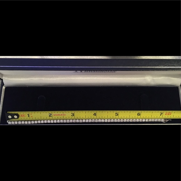 Diamond & White Gold Tennis Bracelet - Picture 8 of 8